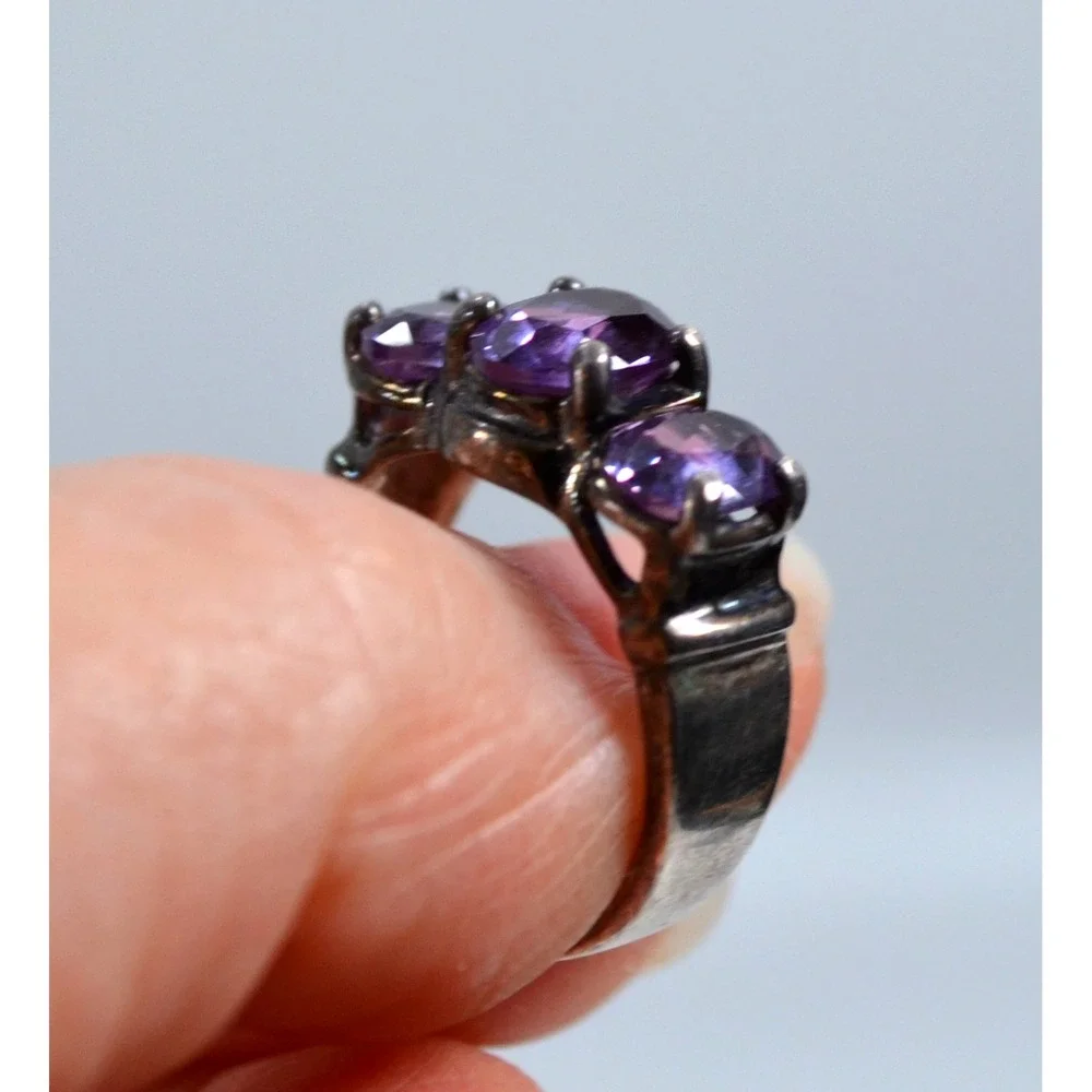 UTO‎ 925 Silver Tone Ring Size 5.5 3 Amethyst Stones